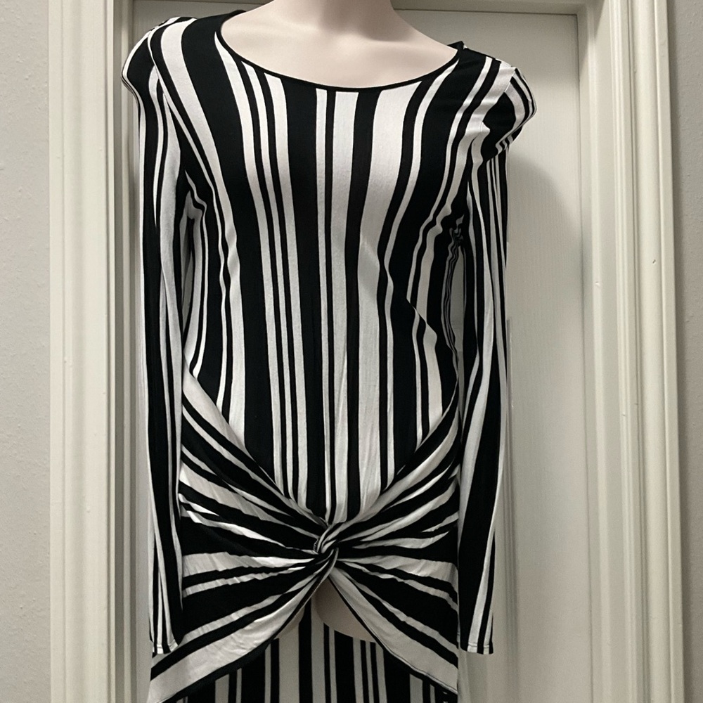 INC BLACK AND WHITE TOP